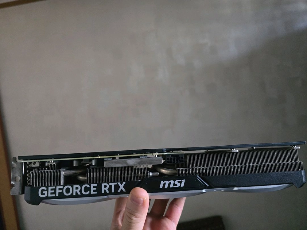 RTX 4070 Ti SUPER 그래픽카드 이미지