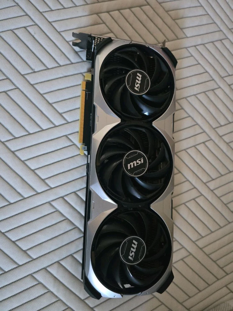 RTX 4070 Ti SUPER 그래픽카드 이미지