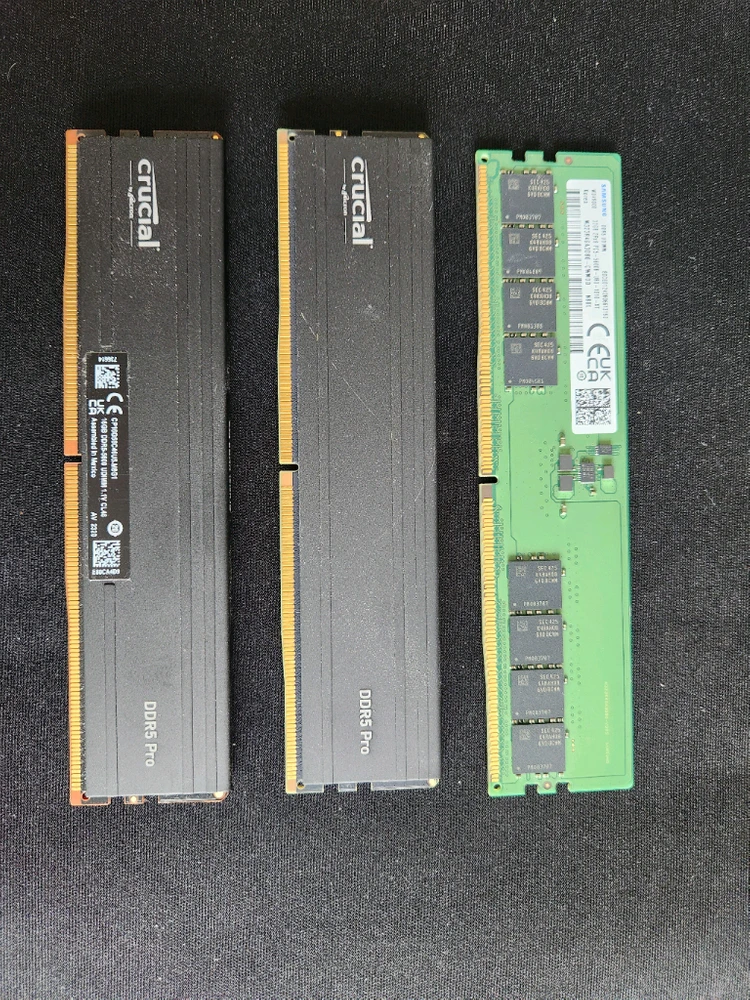 ddr4 ram, ddr5 ram, ssd, 나스용 hdd 몇개 판매 이미지