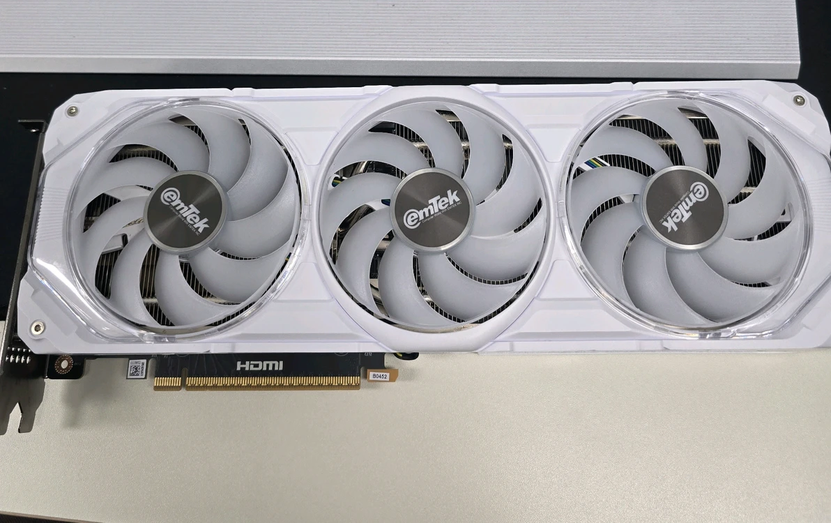 5070ti 미라클 화이트 팝니다 이미지