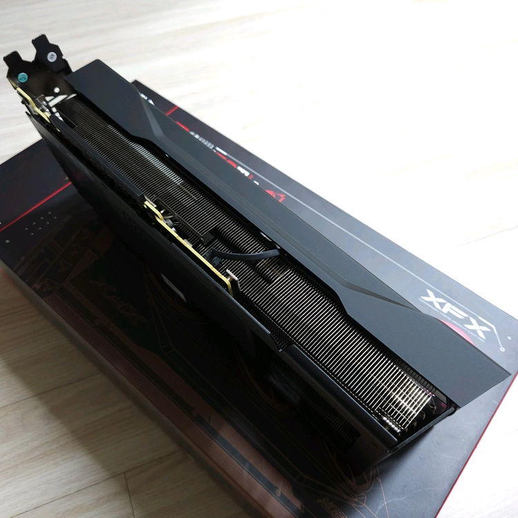 XFX 라데온 RX 9070XT SWIFT 이미지