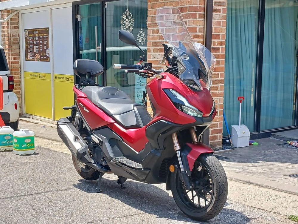 23년식 # ADV350cc # 무광레드 # 컨디션굿 저렴하게 판매합니다 이미지
