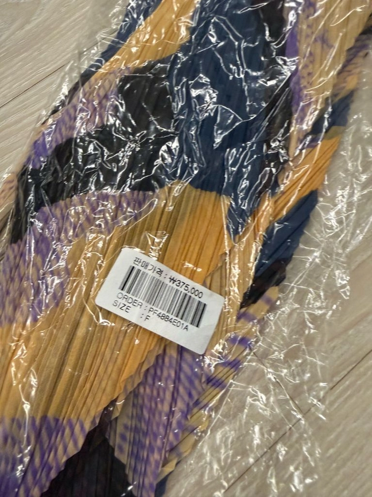 플리츠플리즈 운석 스카프 이미지