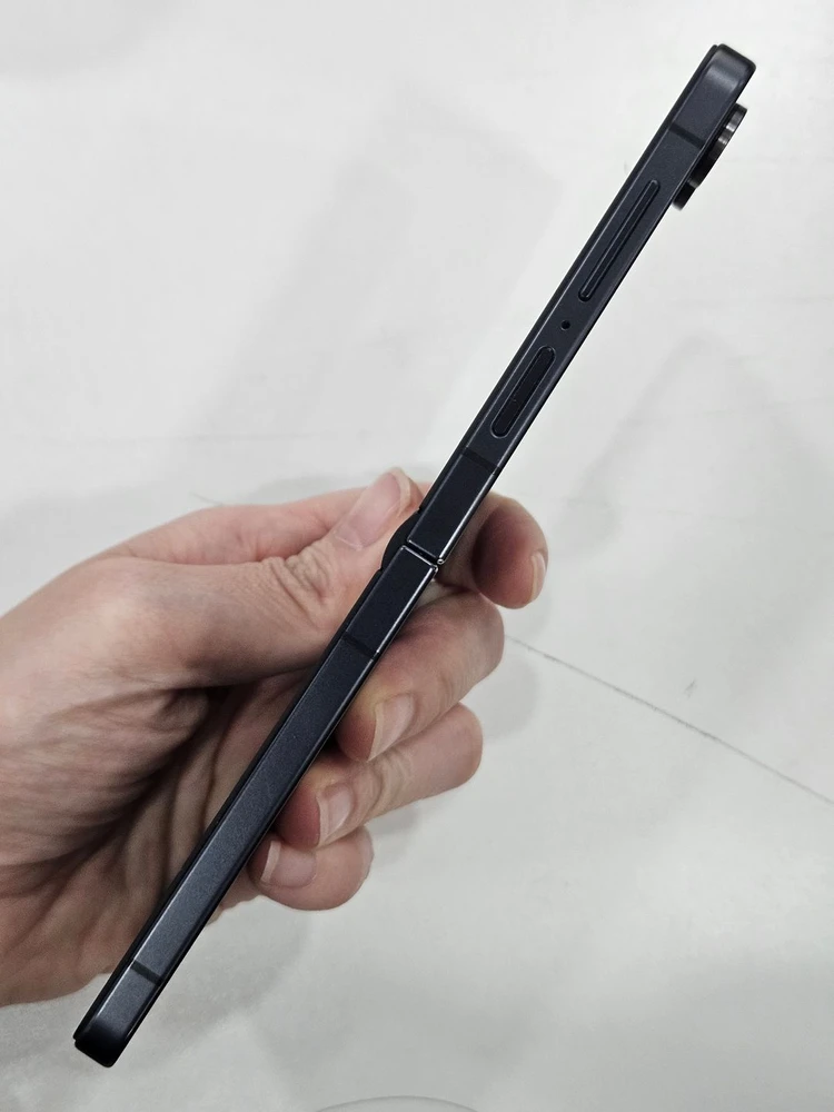 갤럭시Z플립7 256GB 블랙 이미지
