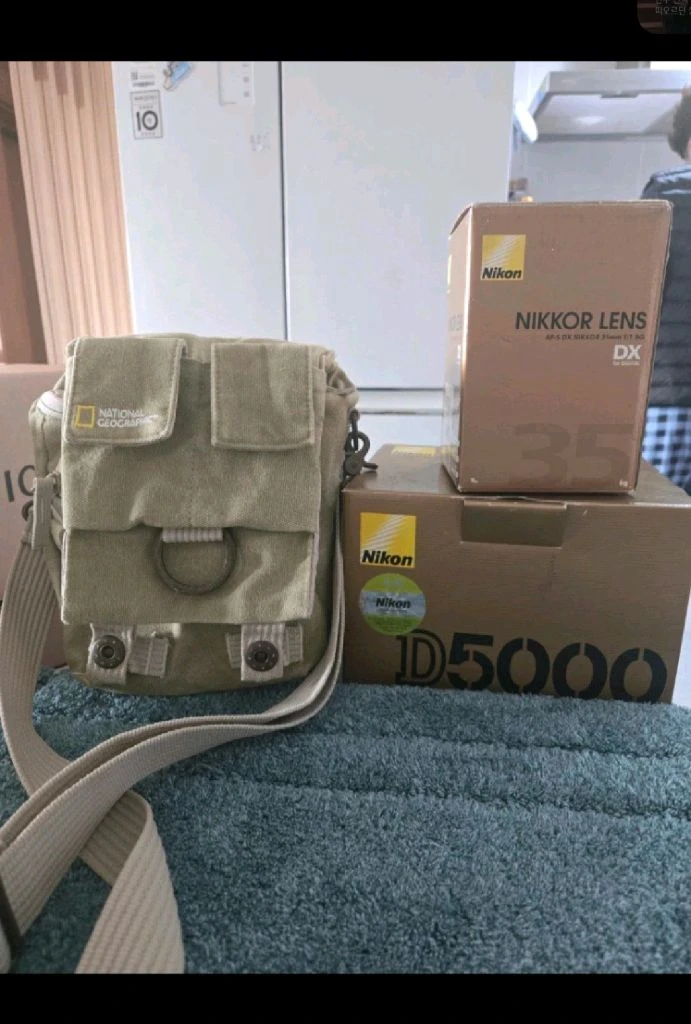 니콘D5000바디. 35mm렌즈. 가방.교신가능 - 안심되는 중고거래