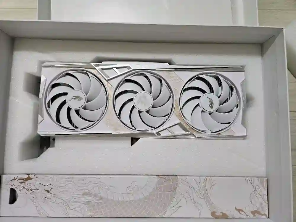 RTX 4070ti super 그래픽카드 이미지