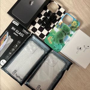 아이폰13PRO 256GB , 에어팟, 케이스4종, 강화필름1매 모두포함 이미지