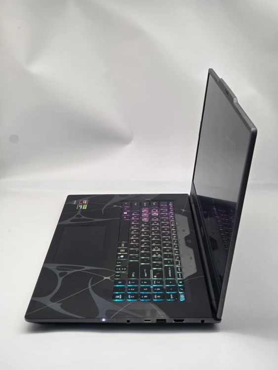 [최저가]MSI 17인치 게이밍노트북 사이보그(라이젠7 260/5060) 이미지
