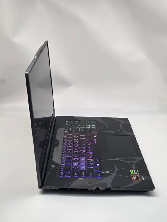 [최저가]MSI 17인치 게이밍노트북 사이보그(라이젠7 260/5060) 이미지