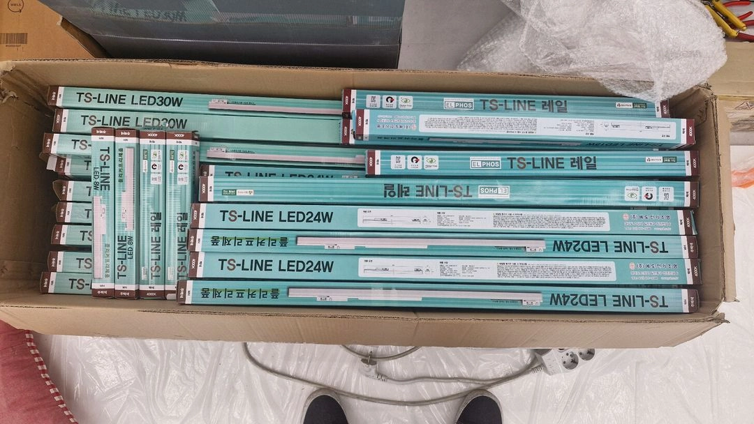 예도전기조명 TS-LINE LED 레일등 주광색 일괄 팝니다 이미지