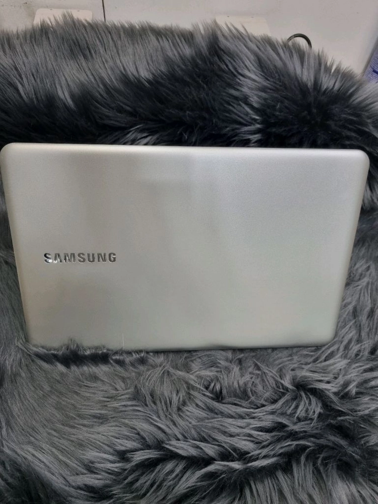 삼성 노트북 i7-8565U MX150 8GB RAM 256GB SSD 이미지