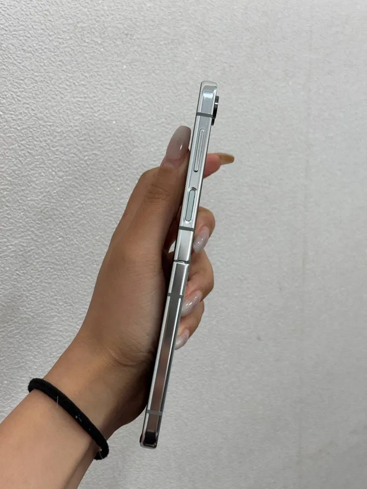 갤럭시Z플립5 민트 256GB Y1945 이미지