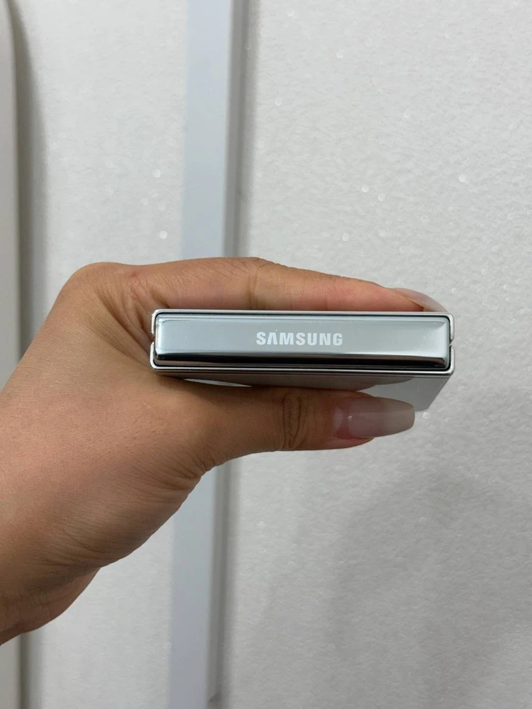 갤럭시Z플립5 민트 256GB Y1945 이미지