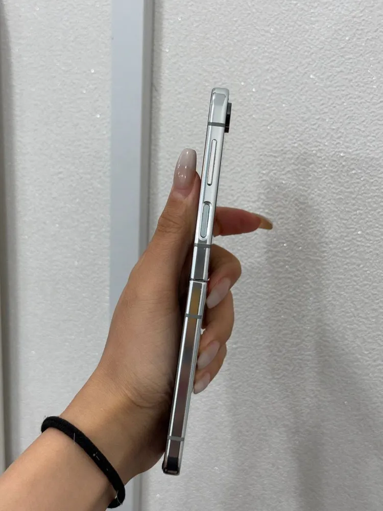 갤럭시Z플립5 민트 256GB Y1945 이미지