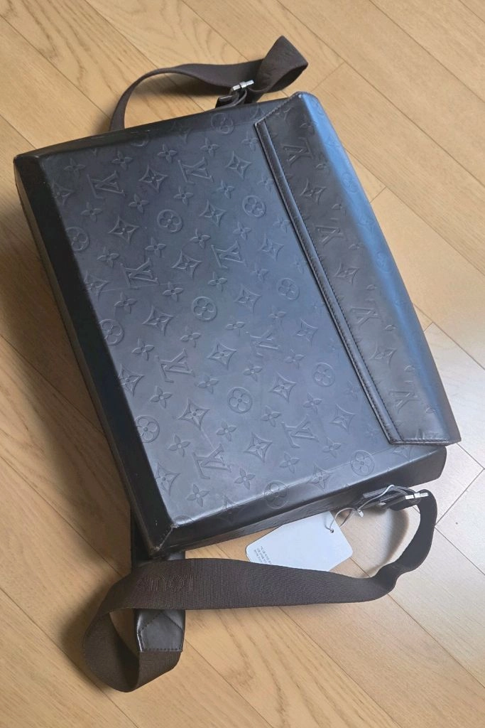 [보증서 O] 루이비통 모노그램 크로스백 팝니다 이미지