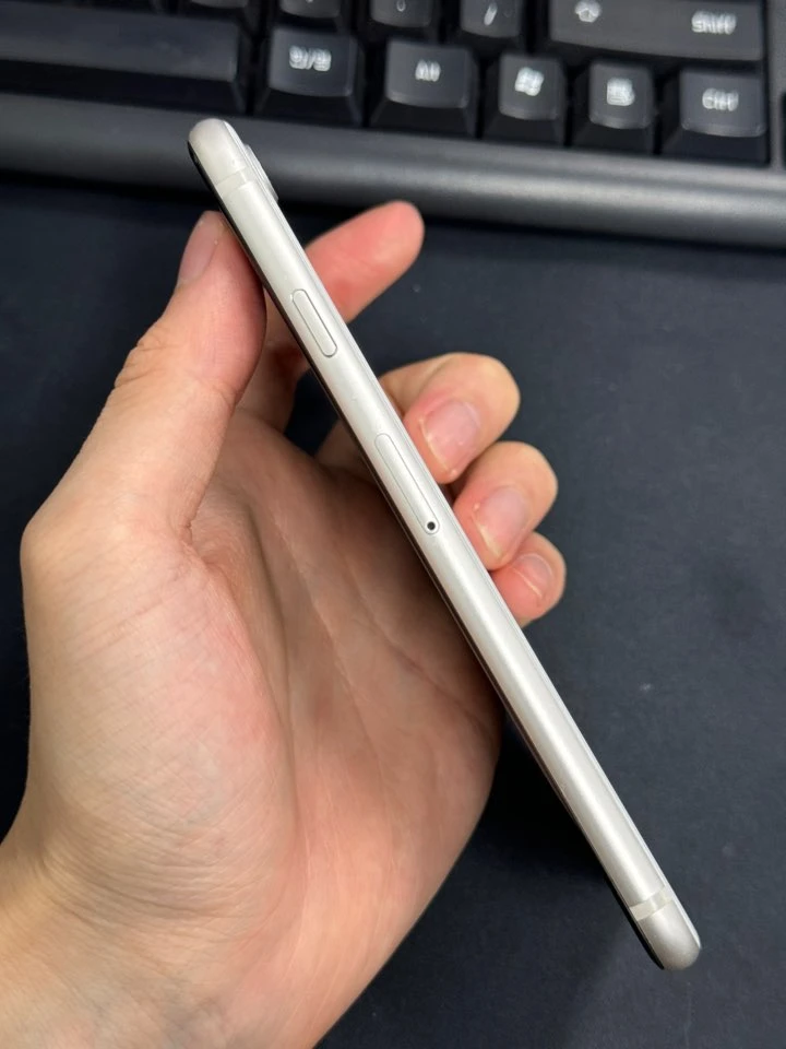 아이폰 SE3 128 이미지