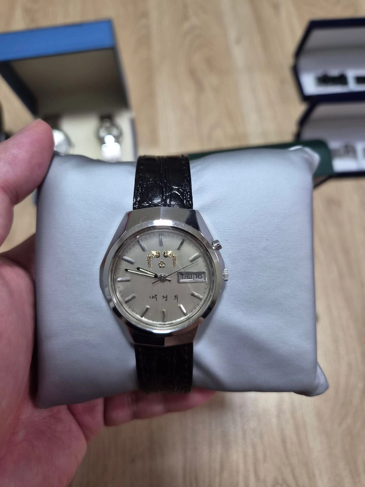 역대 대통령 시계 판매합니다. (박정희, 전두환, 노태우, 김영삼, 김대중, 노무현, 이명박, 박근혜) - 안심되는 중고거래