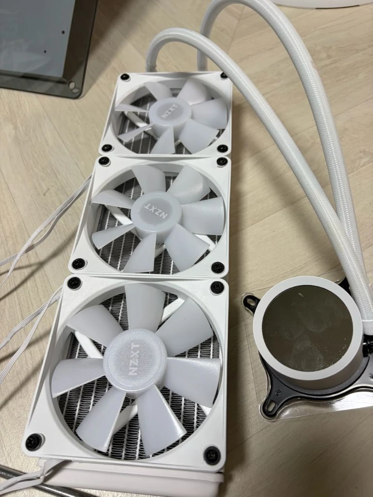 NZXT 크라켄 360 rgb 화이트 이미지