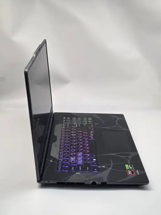 [최저가]MSI 17인치 게이밍노트북 사이보그(라이젠7 260/5060) 이미지