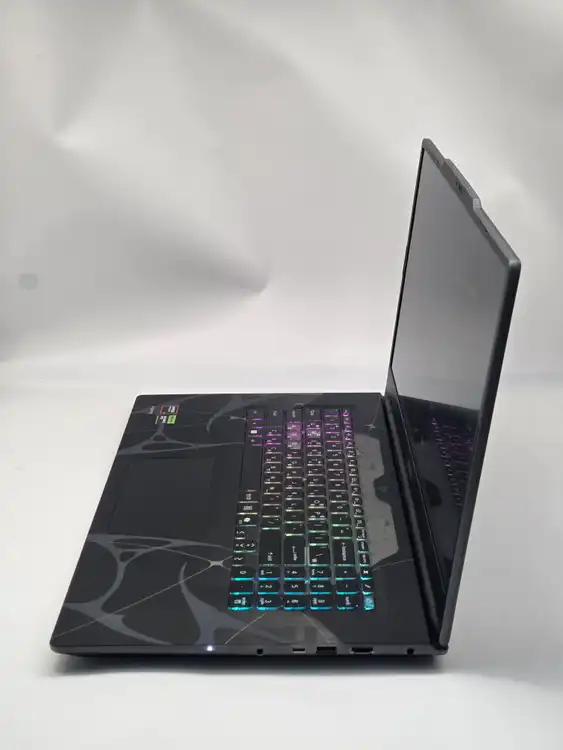 [최저가]MSI 17인치 게이밍노트북 사이보그(라이젠7 260/5060) 이미지