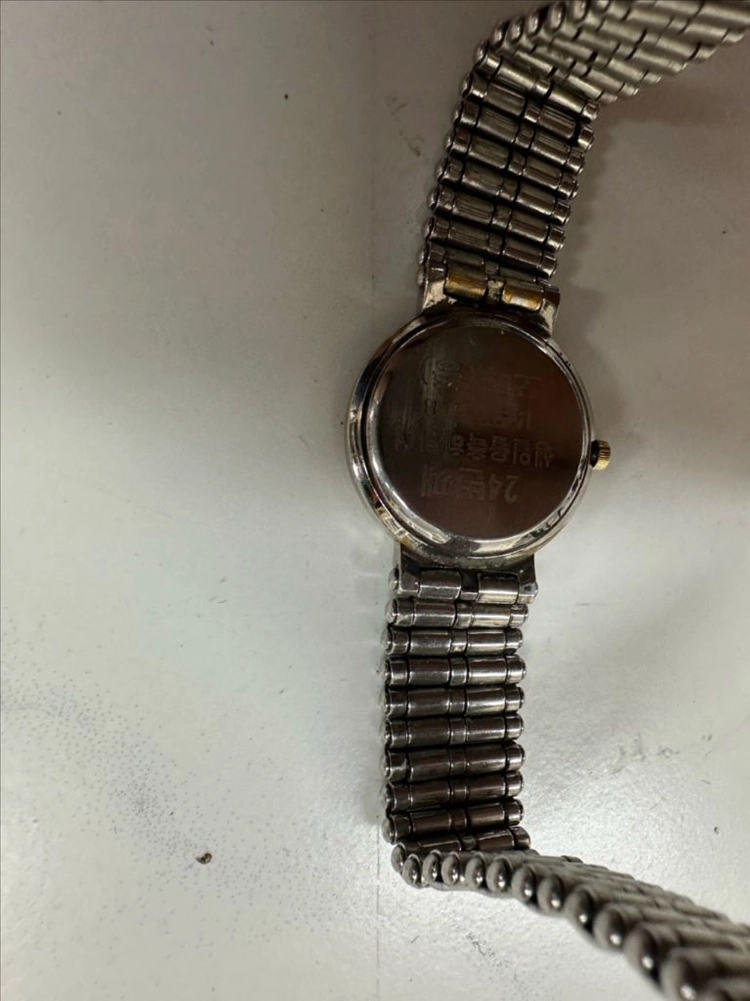 세이코 돌체(Seiko Dolce) 콤비 여성용 쿼츠 시계 1997년 기념 각인 빈티지 팝니다 이미지