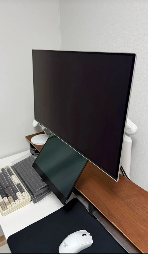 삼성 오디세이 OLED G6 27인치 QHD 360Hz 게이밍 모니터 판매합니다. 이미지