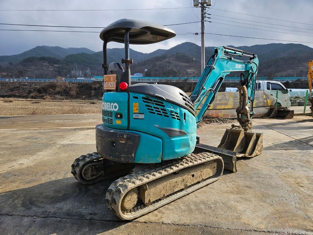 코벨코 미니굴삭기 SK30 코끼리집게 저가동 2020년식 판매 이미지