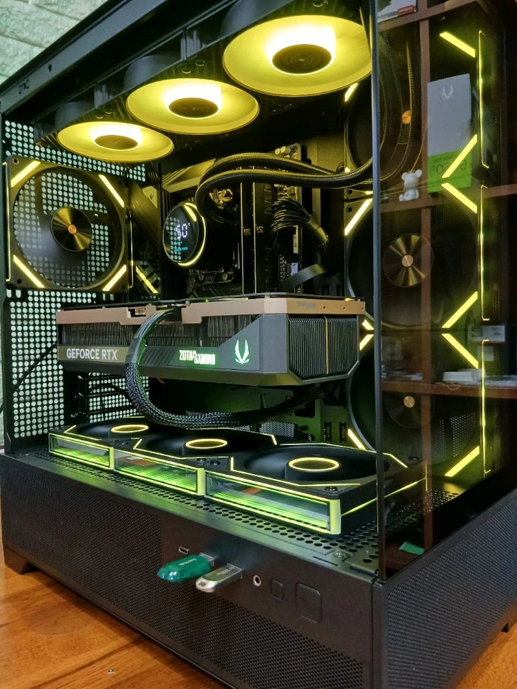 미사용 ) 9800X3D & RTX5070TI 컴퓨터 PC 이미지