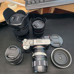a7c + 소니24240mm + 삼양24mm +미놀타이종교배렌즈2개 + fff렌즈 + 리모컨 이미지