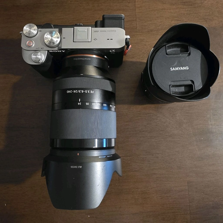 a7c + 소니24240mm + 삼양24mm +미놀타이종교배렌즈2개 + fff렌즈 + 리모컨 이미지