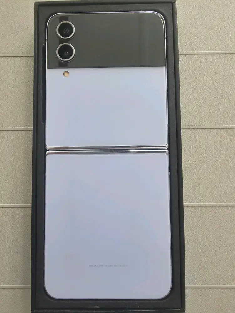 갤럭시 Z flip 4 256GB(흠집X)+투명케이스+C타입케이블 이미지