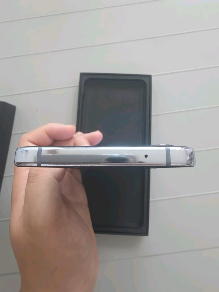 갤럭시 Z flip 4 256GB(흠집X)+투명케이스+C타입케이블 이미지