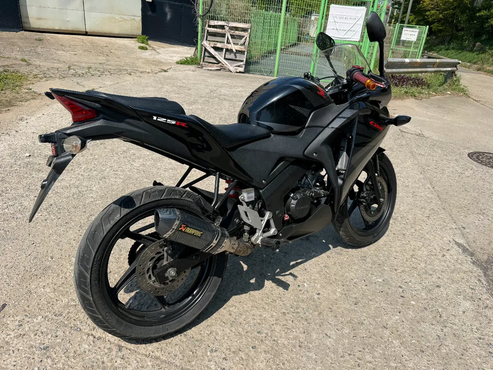 혼다 cbr125 16년 풀배기 짧은키로수 판매합니다 이미지
