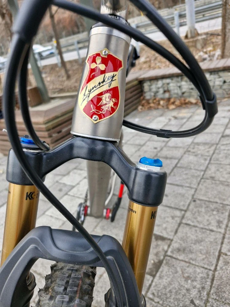 풀서스펜션 MTB 자전거 이미지