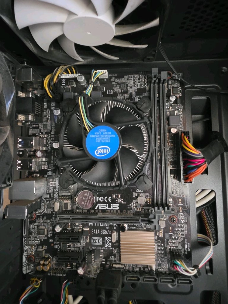 GTX970 그래픽 카드 포함한 부품 조립 또는 부품용으로 사용 가능한 데스크탑 팝니다 이미지