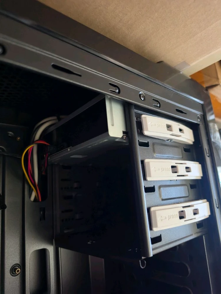 GTX970 그래픽 카드 포함한 부품 조립 또는 부품용으로 사용 가능한 데스크탑 팝니다 이미지