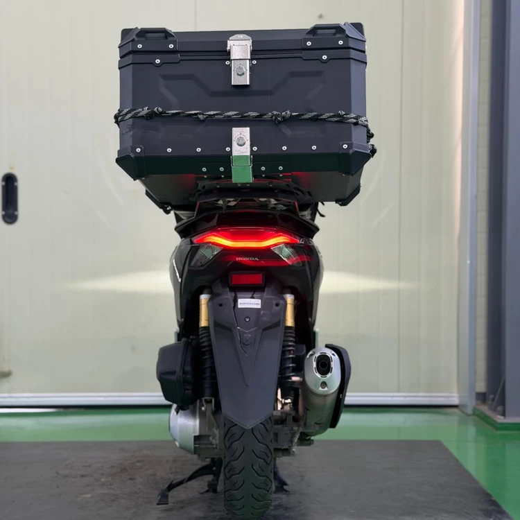 혼다 pcx125 25년식 2만7천키로 배달셋팅 저렴하게 판매합니다 이미지