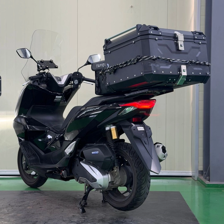 혼다 pcx125 25년식 2만7천키로 배달셋팅 저렴하게 판매합니다 이미지