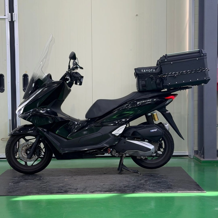 혼다 pcx125 25년식 2만7천키로 배달셋팅 저렴하게 판매합니다 이미지
