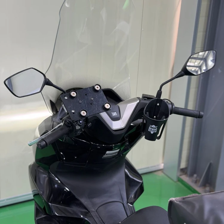 혼다 pcx125 25년식 2만7천키로 배달셋팅 저렴하게 판매합니다 이미지