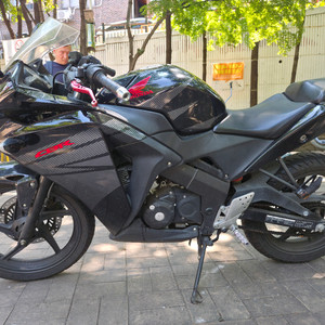 CBR125 이미지