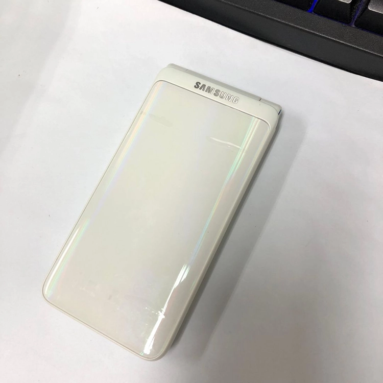 .(기능정상) 갤럭시 폴더2 32GB 화이트 KT AA급 무잔상 중고폰 207094 이미지