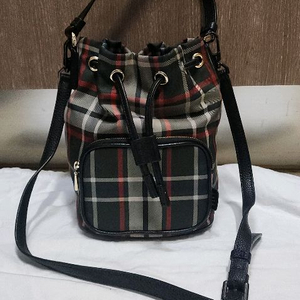 닥스 체크 미니버킷백/ 이세이미야케 파우치백 이미지