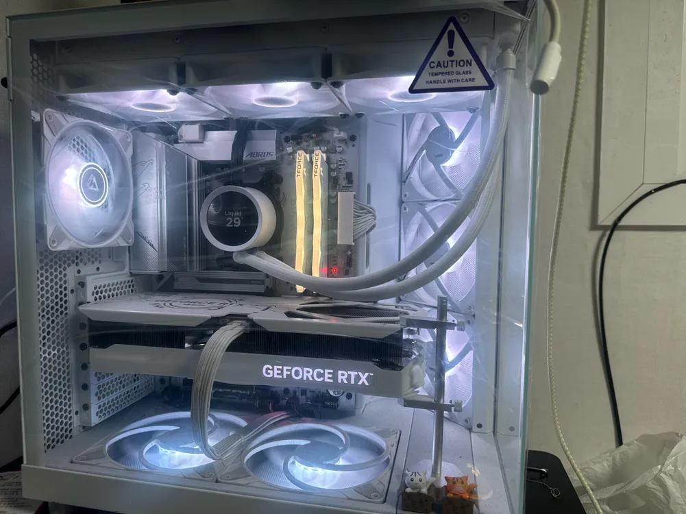 RTX 4070 고성능 게이밍 PC 본체 이미지