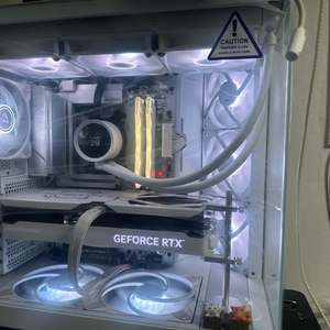 RTX 4070 고성능 게이밍 PC 본체 이미지