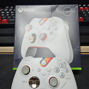 Xbox 스타필드 한정판 컨트롤러. 이미지