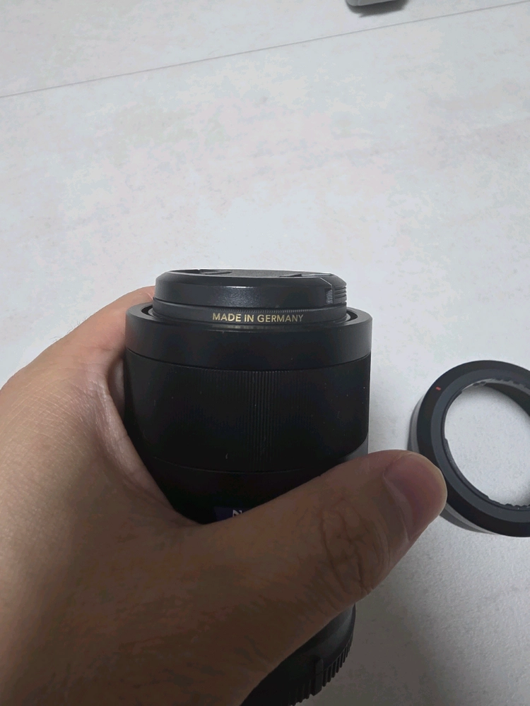 소니 55.8 자이즈 FE 55mm F1.8 ZA 렌즈 이미지