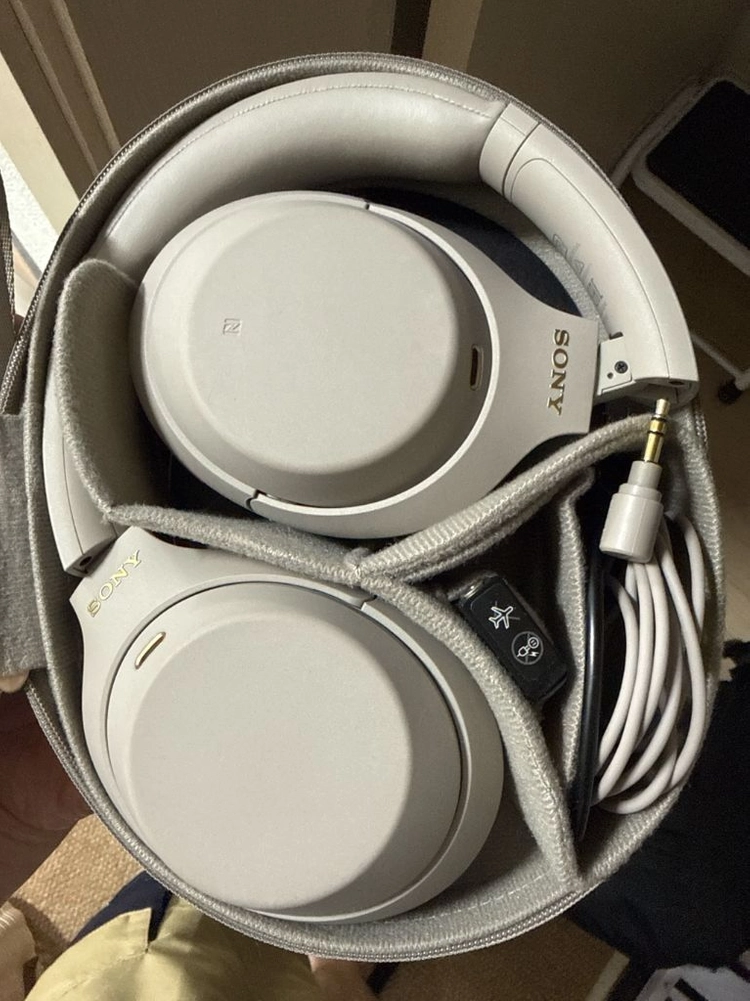 소니 WH-1000XM4 헤드폰 이미지