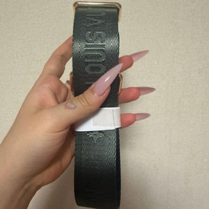 루이비통 악세수아 끈 그린 이미지