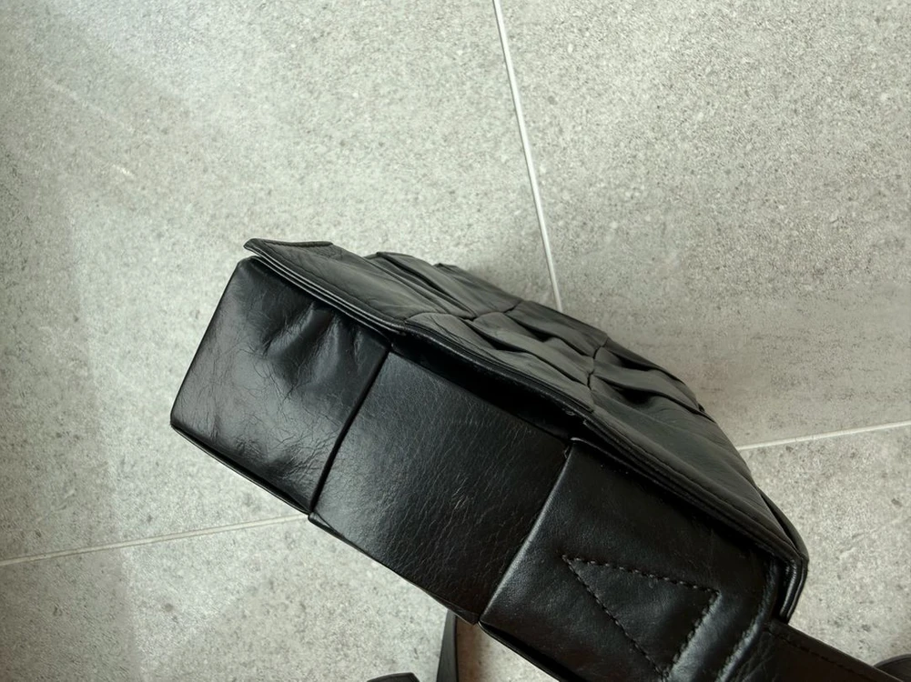 보테가베네타 카세트백 레더 정품 블랙 이미지